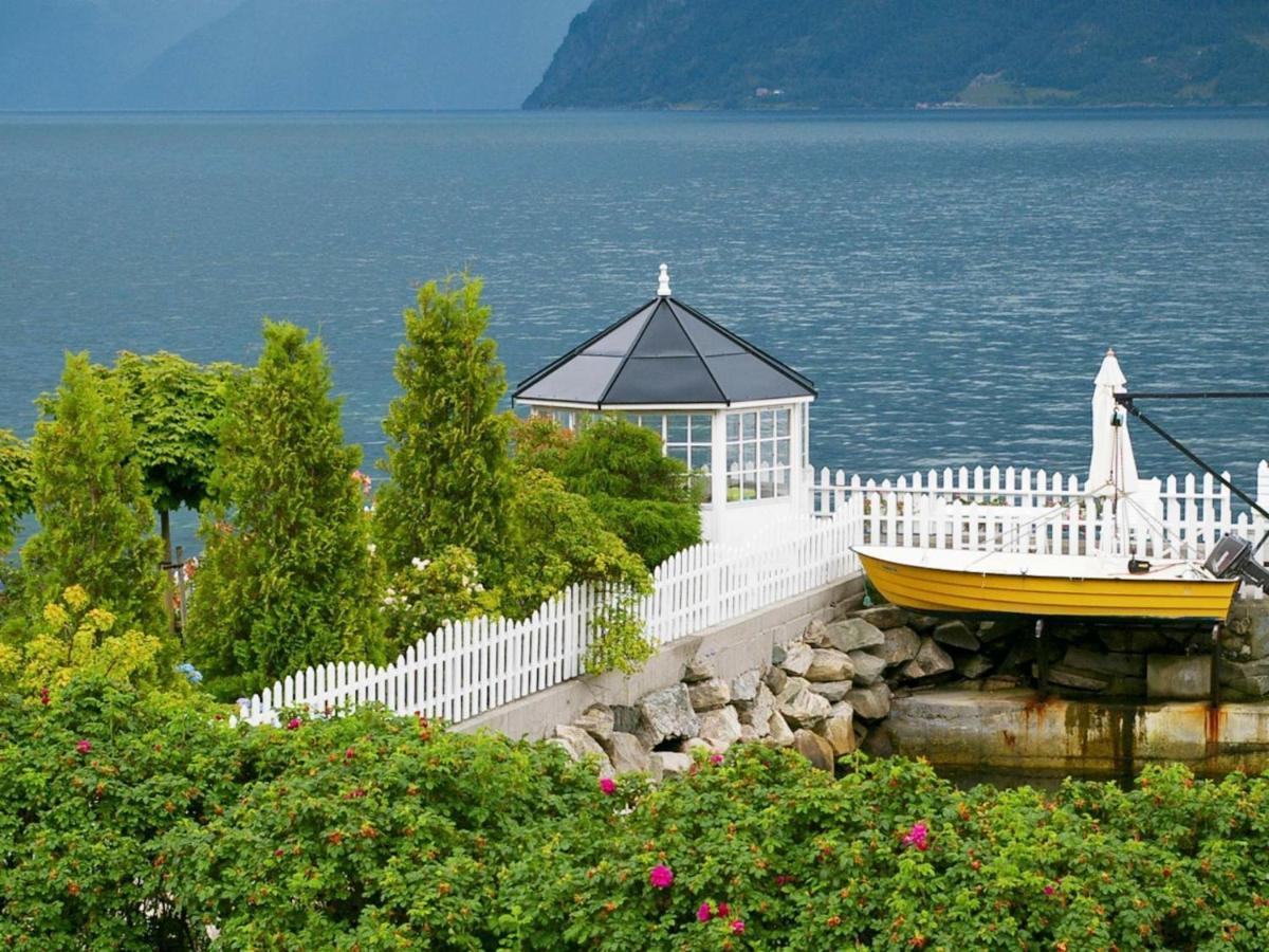 Two-Bedroom Holiday Home In Leikanger Лейкангер Экстерьер фото